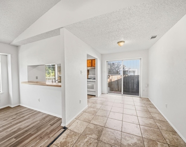 12002 Arrowwood Dr - Photo Thumbnail 9