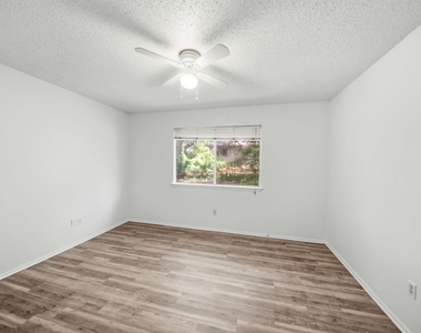12002 Arrowwood Dr - Photo Thumbnail 11