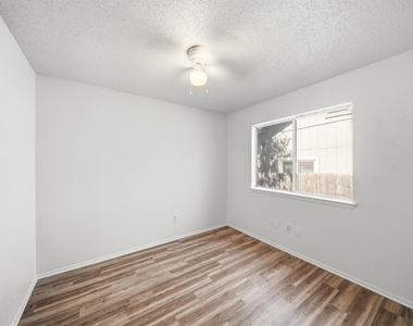 12002 Arrowwood Dr - Photo Thumbnail 15