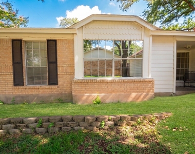 12002 Arrowwood Dr - Photo Thumbnail 1