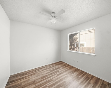 12002 Arrowwood Dr - Photo Thumbnail 14