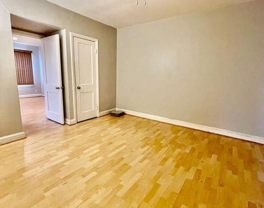 2914 Clearview Avenue - Photo Thumbnail 6