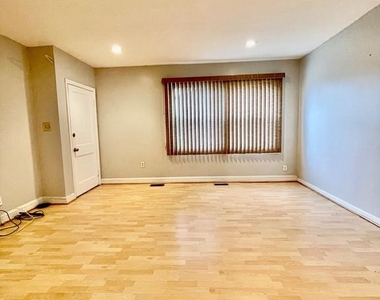 2914 Clearview Avenue - Photo Thumbnail 3