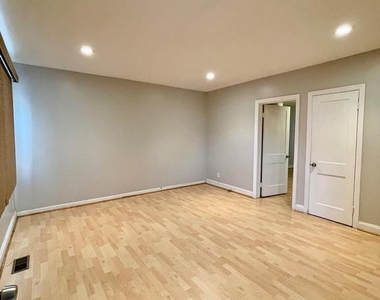 2914 Clearview Avenue - Photo Thumbnail 4