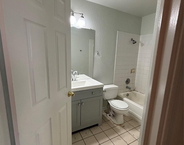 8616 Devine Ln - Photo Thumbnail 10