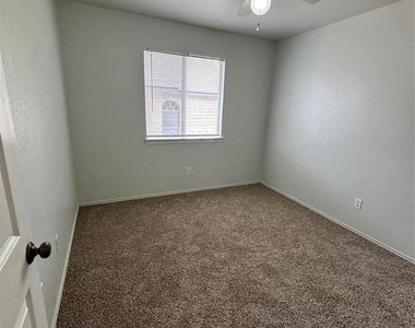 8616 Devine Ln - Photo Thumbnail 11