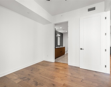 84 East Ave - Photo Thumbnail 3