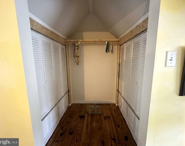 6002 Melbourne Avenue - Photo Thumbnail 8
