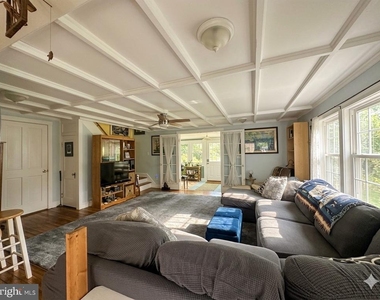 6002 Melbourne Avenue - Photo Thumbnail 4