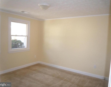 621 Alabama Avenue - Photo Thumbnail 7