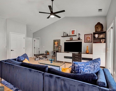 297 Lakeside Drive - Photo Thumbnail 9