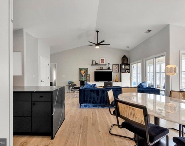 297 Lakeside Drive - Photo Thumbnail 17