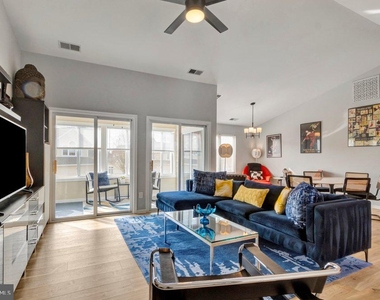 297 Lakeside Drive - Photo Thumbnail 10
