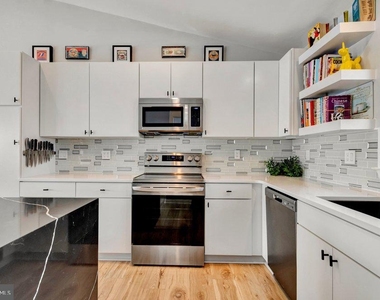 297 Lakeside Drive - Photo Thumbnail 6