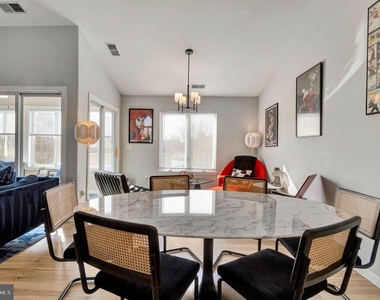 297 Lakeside Drive - Photo Thumbnail 7