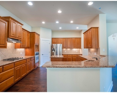 210 Rivulet Ln - Photo Thumbnail 8