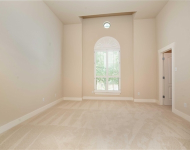 210 Rivulet Ln - Photo Thumbnail 18