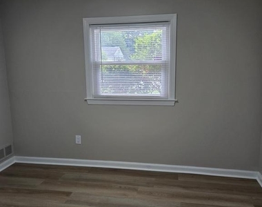 12 Ritter Lane - Photo Thumbnail 24