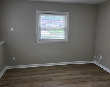 12 Ritter Lane - Photo Thumbnail 20