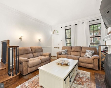925 Lovering Avenue - Photo Thumbnail 3