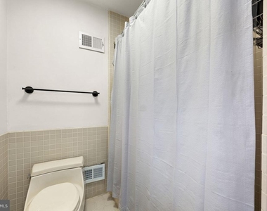 925 Lovering Avenue - Photo Thumbnail 11