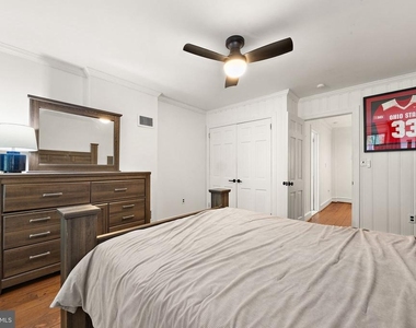 925 Lovering Avenue - Photo Thumbnail 13