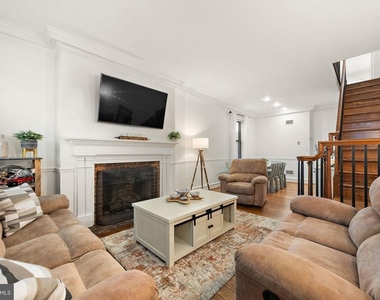 925 Lovering Avenue - Photo Thumbnail 2