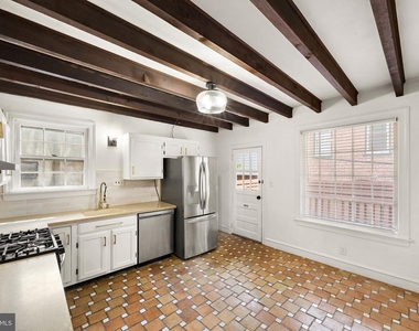 925 Lovering Avenue - Photo Thumbnail 7