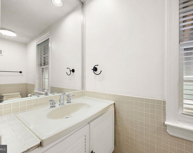 925 Lovering Avenue - Photo Thumbnail 10