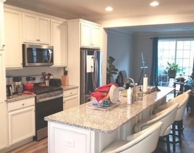 949 Manor Avenue N - Photo Thumbnail 5