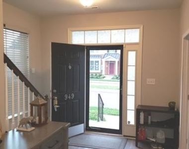 949 Manor Avenue N - Photo Thumbnail 4