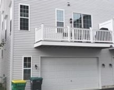 949 Manor Avenue N - Photo Thumbnail 19