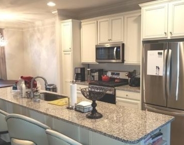949 Manor Avenue N - Photo Thumbnail 6