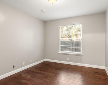 6802 Auckland Ct - Photo Thumbnail 18