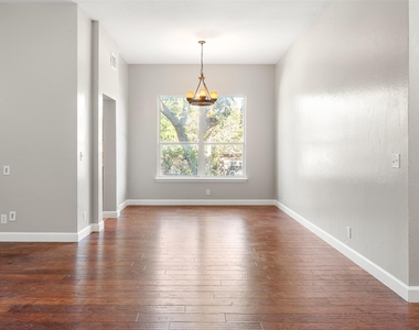 6802 Auckland Ct - Photo Thumbnail 9