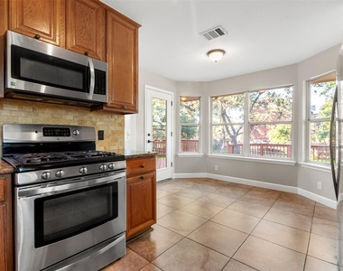 6802 Auckland Ct - Photo Thumbnail 11