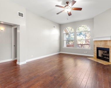 6802 Auckland Ct - Photo Thumbnail 5