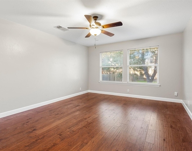 6802 Auckland Ct - Photo Thumbnail 12