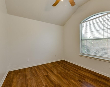 6007 Lone Star Ct - Photo Thumbnail 8