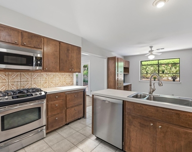 2802 Pecos St - Photo Thumbnail 7