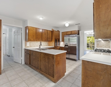 2802 Pecos St - Photo Thumbnail 4