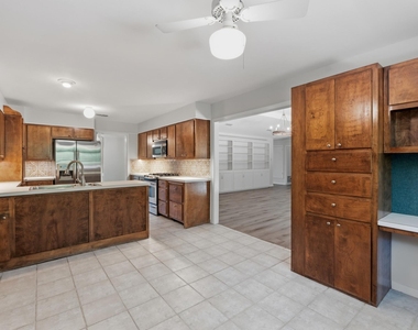 2802 Pecos St - Photo Thumbnail 11