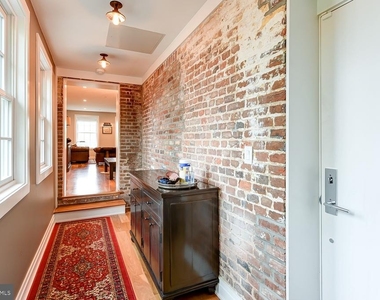 628 S Carolina Avenue Se - Photo Thumbnail 2