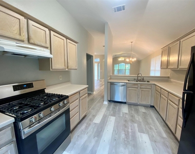 5710 Lark Creek Dr - Photo Thumbnail 5