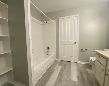 5710 Lark Creek Dr - Photo Thumbnail 8