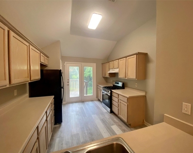 5710 Lark Creek Dr - Photo Thumbnail 4