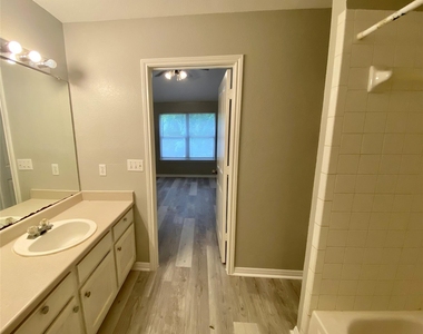 5710 Lark Creek Dr - Photo Thumbnail 9