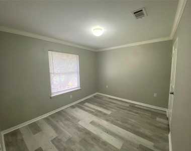 5710 Lark Creek Dr - Photo Thumbnail 12
