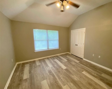 5710 Lark Creek Dr - Photo Thumbnail 7
