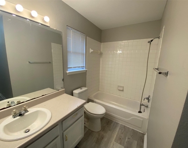 5710 Lark Creek Dr - Photo Thumbnail 13